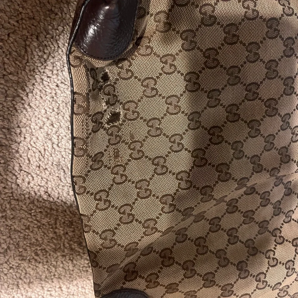 Authentic Gucci tote with reinforced corners - Picture 3 of 13